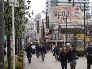 OLYMPUS DIGITAL CAMERA さすが観光名所通天閣。たくさんの人が行き交っています